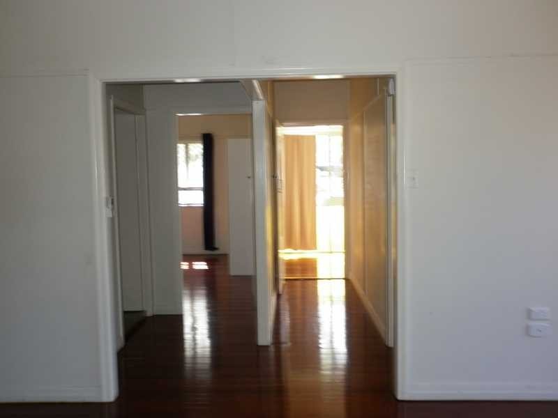 4 Roma Street, North Booval QLD 4304