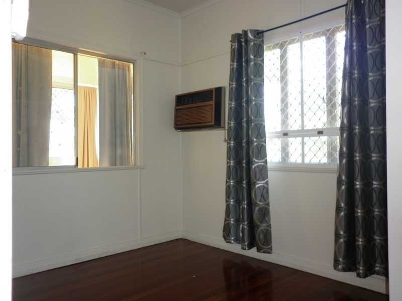 4 Roma Street, North Booval QLD 4304