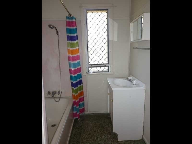 4 Roma Street, North Booval QLD 4304