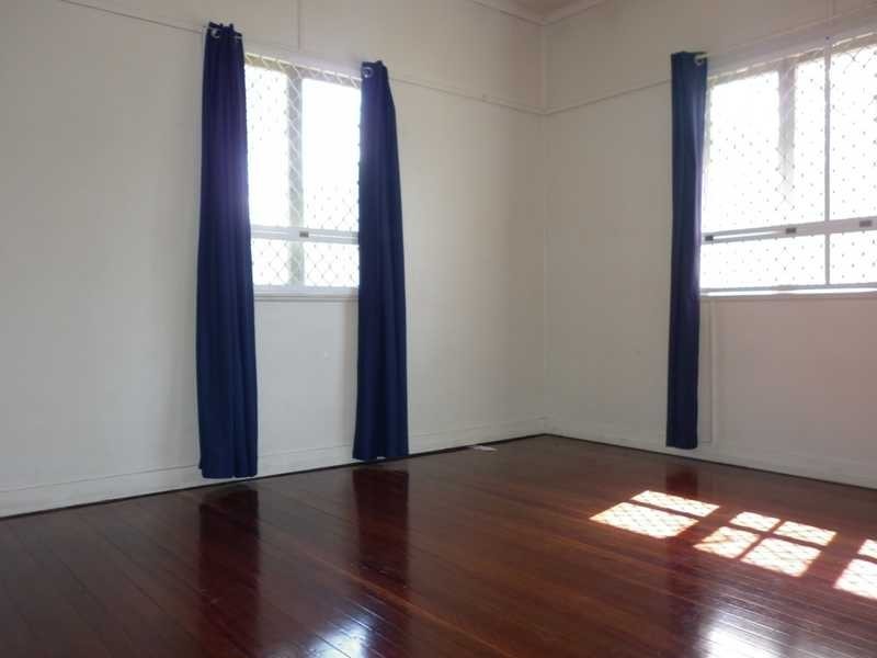 4 Roma Street, North Booval QLD 4304