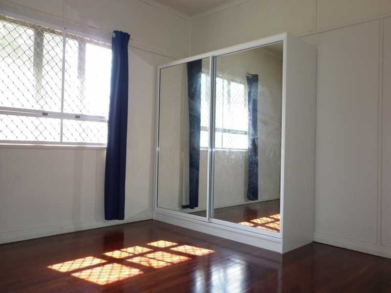 4 Roma Street, North Booval QLD 4304