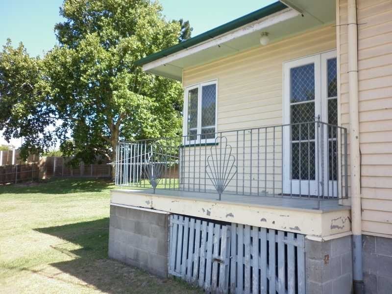 4 Roma Street, North Booval QLD 4304