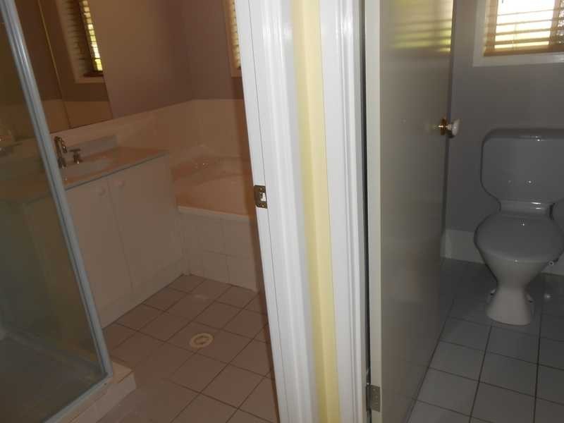 9 Des Arts Place, Wulkuraka QLD 4305