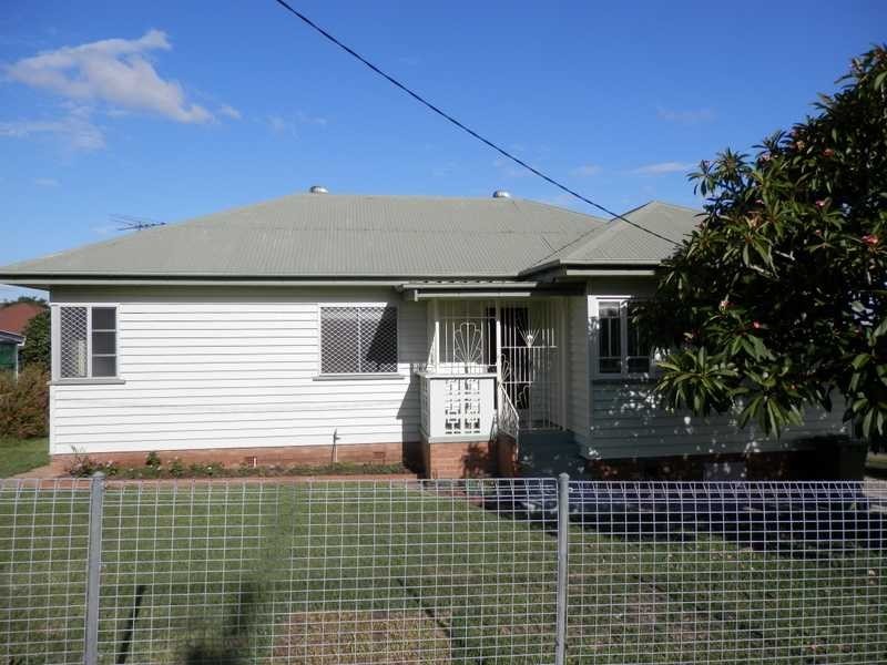 2 Schelbach Street, Booval QLD 4304