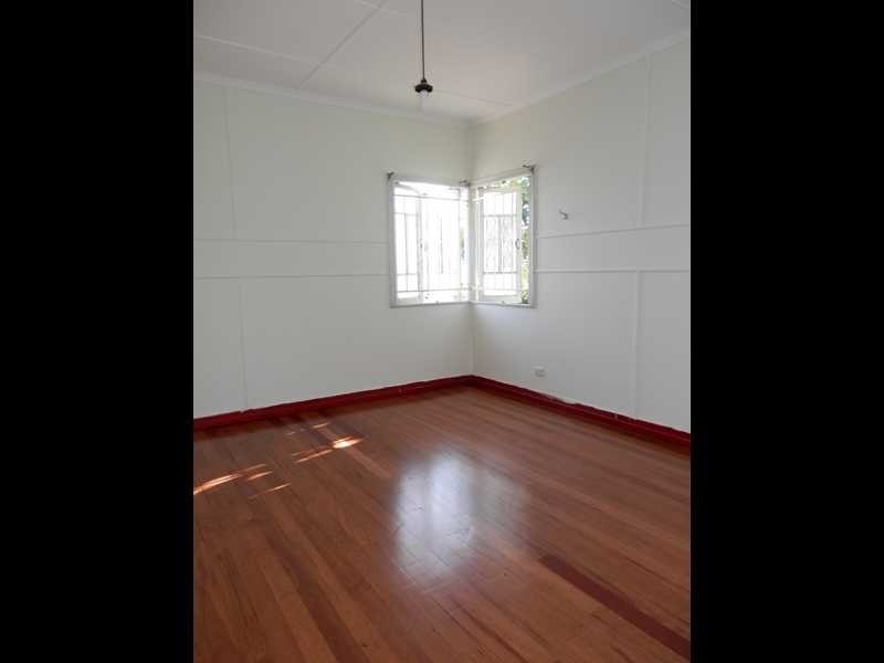 2 Schelbach Street, Booval QLD 4304