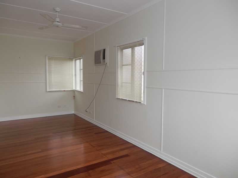 2 Schelbach Street, Booval QLD 4304