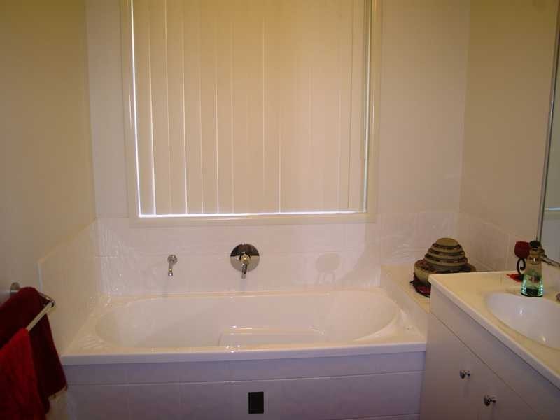 17 Comona Court, Wulkuraka QLD 4305