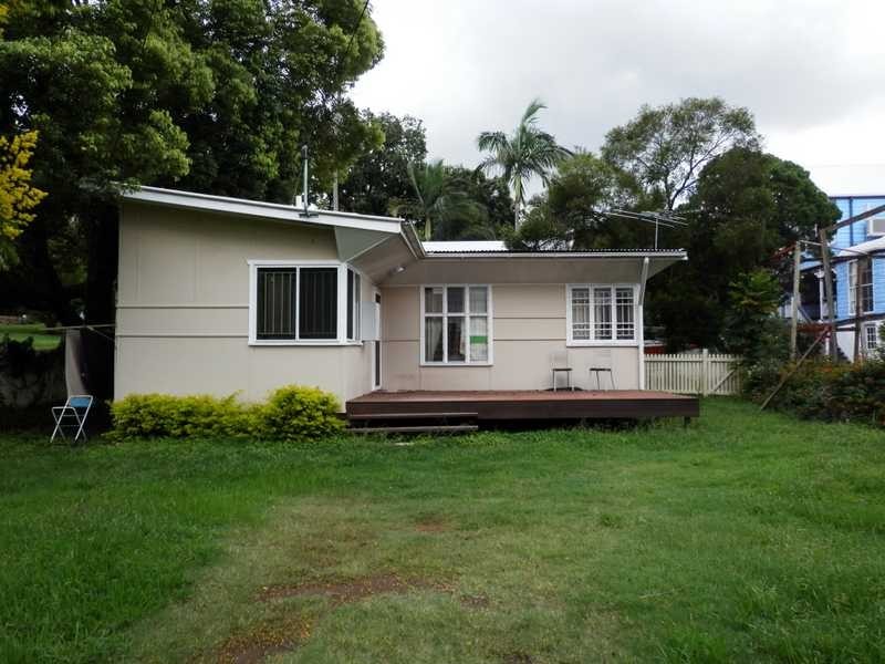 1 Walsh Street, Newtown QLD 4305