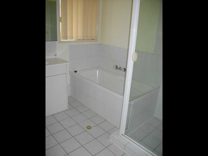 355 South Station Road, Raceview QLD 4305