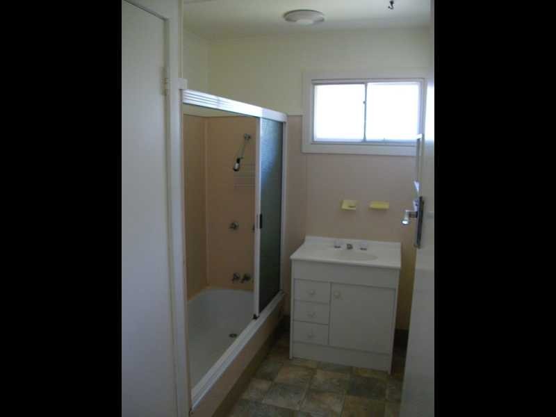 25 Albert Street, North Ipswich QLD 4305