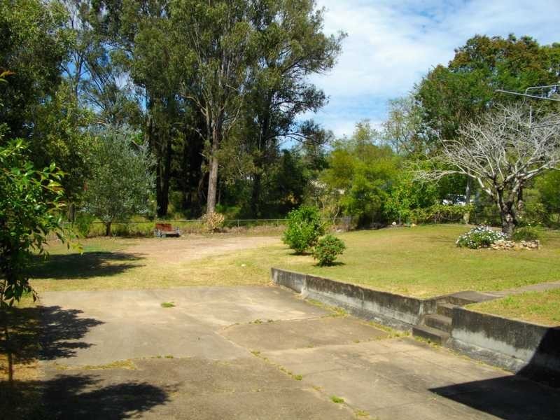 25 Albert Street, North Ipswich QLD 4305