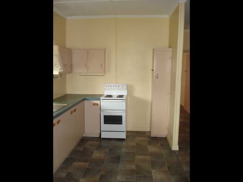 10 Milford Street, Ipswich QLD 4305