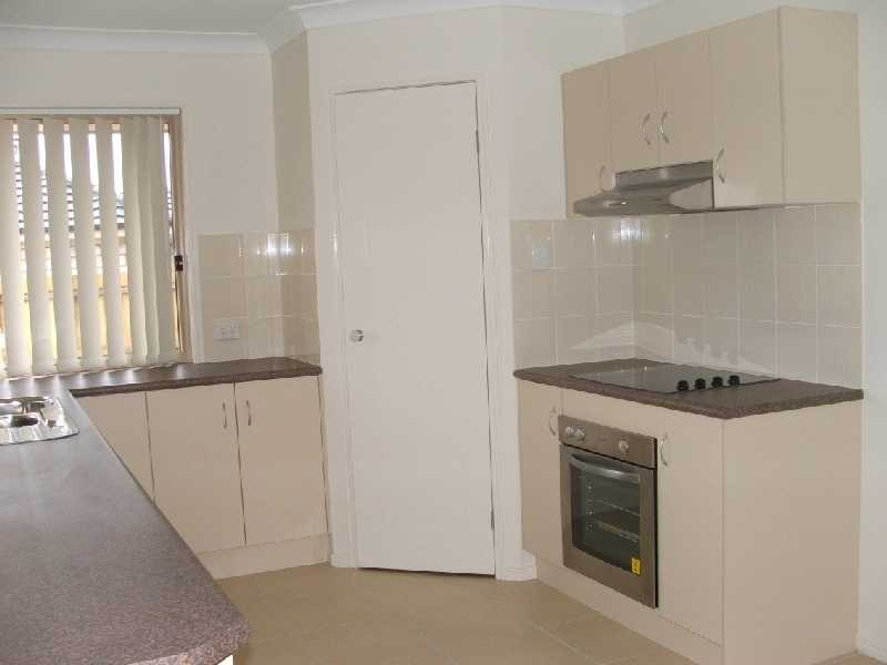 11 Varley Street, Lowood QLD 4311