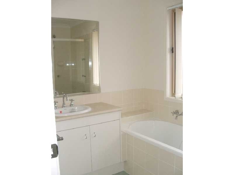 11 Varley Street, Lowood QLD 4311