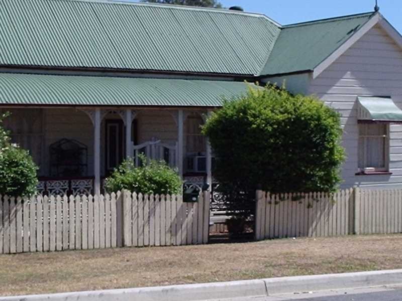 4 Lion Street, Ipswich QLD 4305