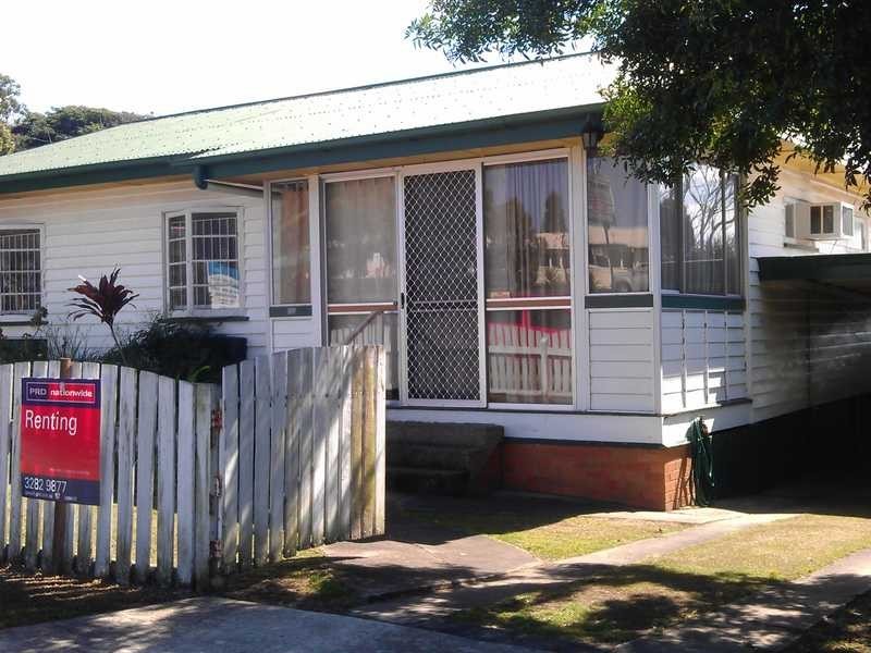 4 Robertson Road, Eastern Heights QLD 4305