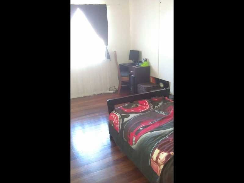 4 Robertson Road, Eastern Heights QLD 4305