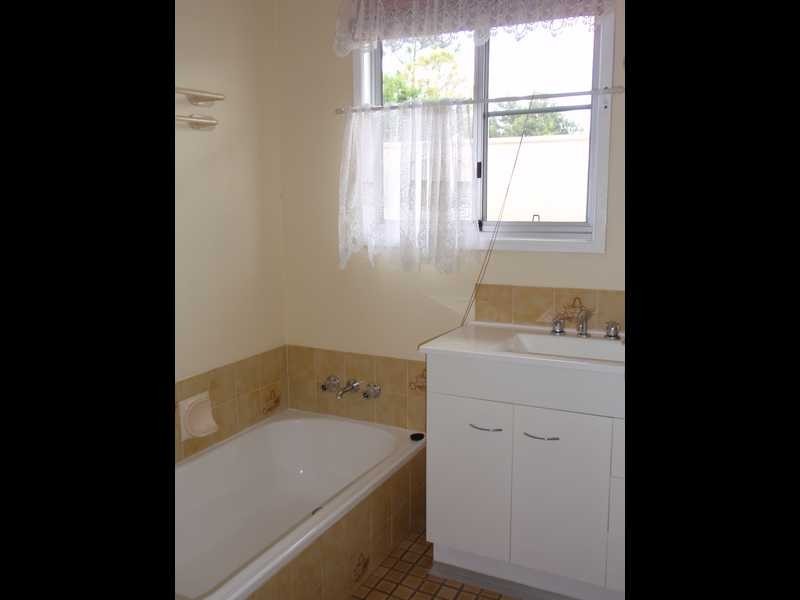 27 Edgar Street, Eastern Heights QLD 4305