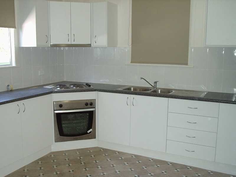 6 Rodney Street, Silkstone QLD 4304