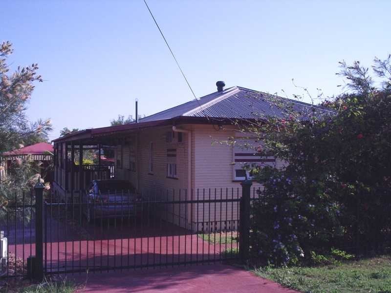 1 Taylor Street, Eastern Heights QLD 4305