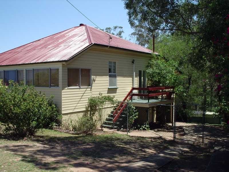 2 Simpson Street, North Ipswich QLD 4305