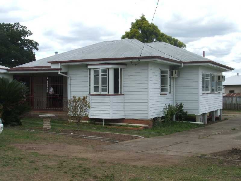 8 Rex Street, Eastern Heights QLD 4305