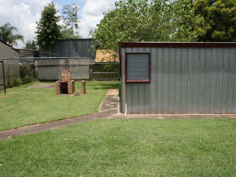4 Gee Street, One Mile QLD 4305