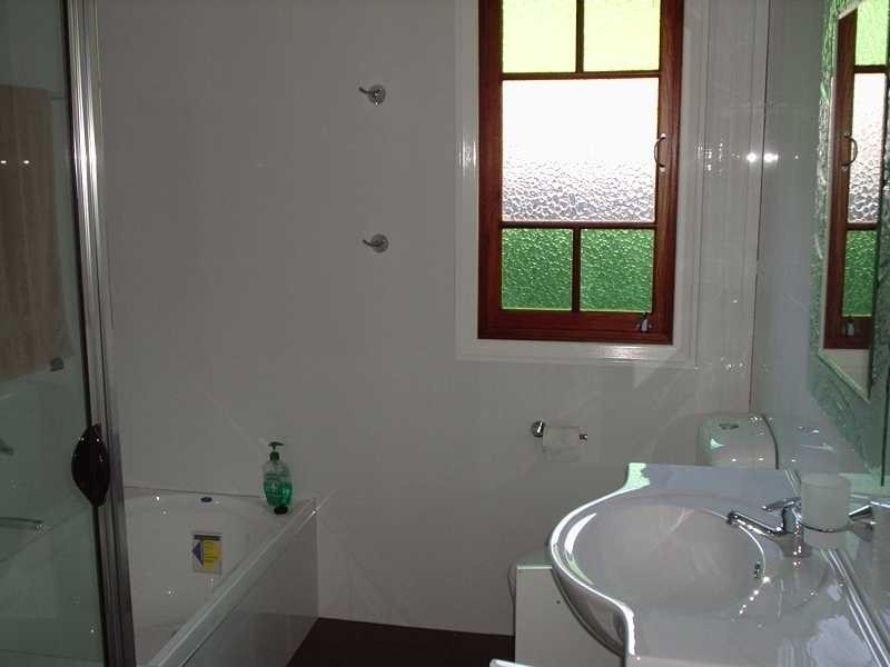 10 Taylor Street, Eastern Heights QLD 4305