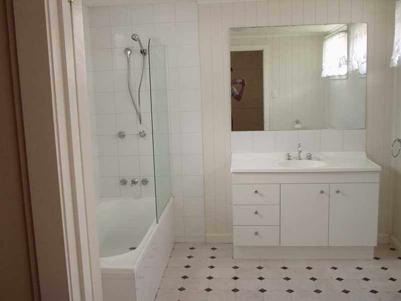 38 Clifton Street, Booval QLD 4304