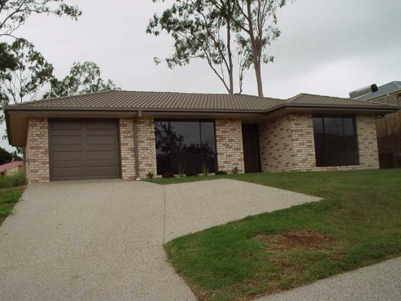 8b Phoenix Court, Churchill QLD 4305