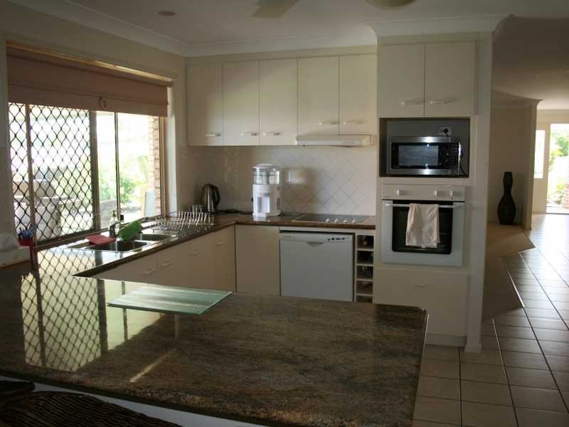 9 Chestnut Drive, Flinders View QLD 4305