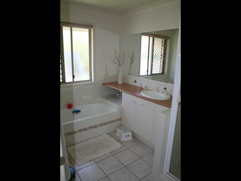 9 Chestnut Drive, Flinders View QLD 4305