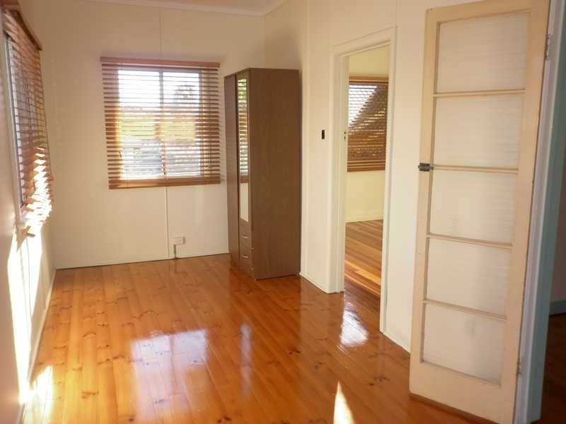 31 Pemberton Street, Booval QLD 4304