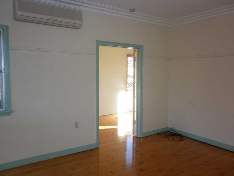 31 Pemberton Street, Booval QLD 4304