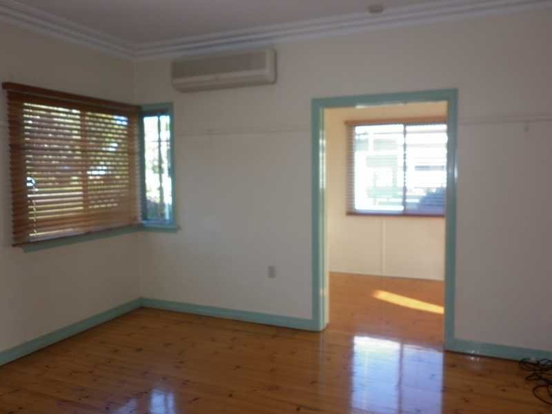 31 Pemberton Street, Booval QLD 4304