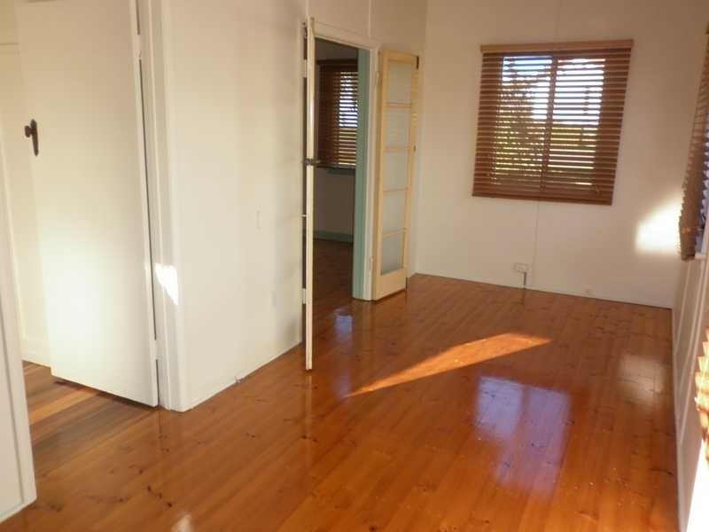 31 Pemberton Street, Booval QLD 4304