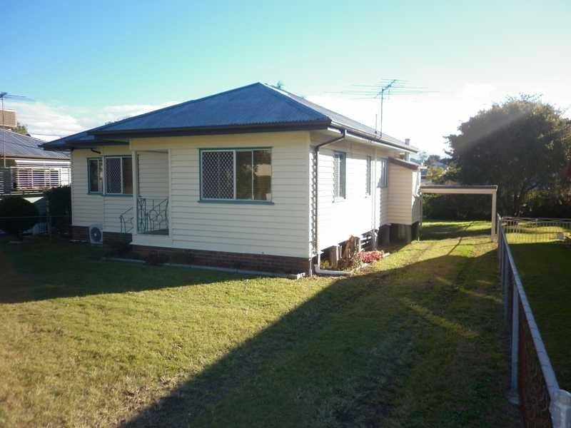 31 Pemberton Street, Booval QLD 4304
