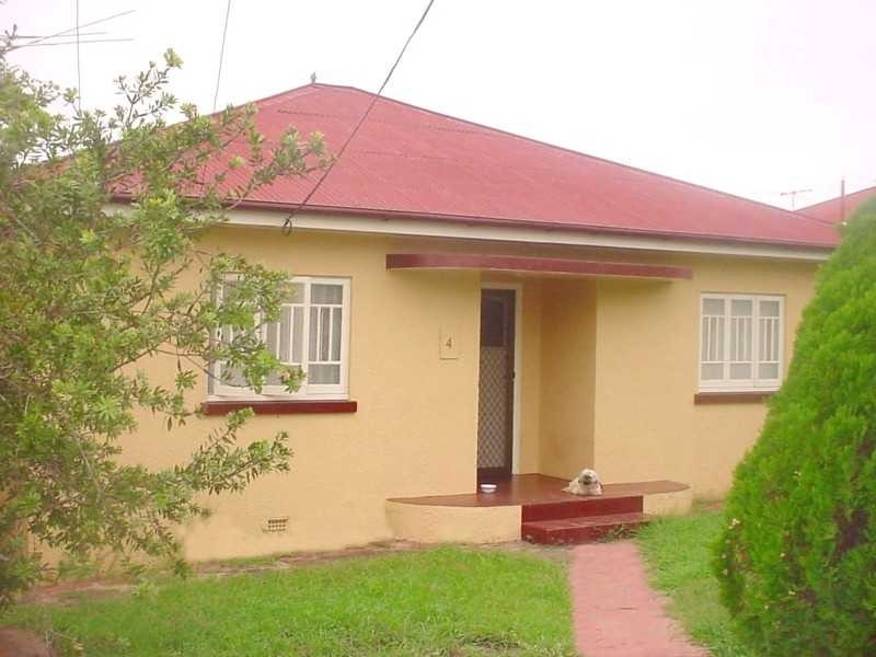 4 Thurso Street, North Booval QLD 4304
