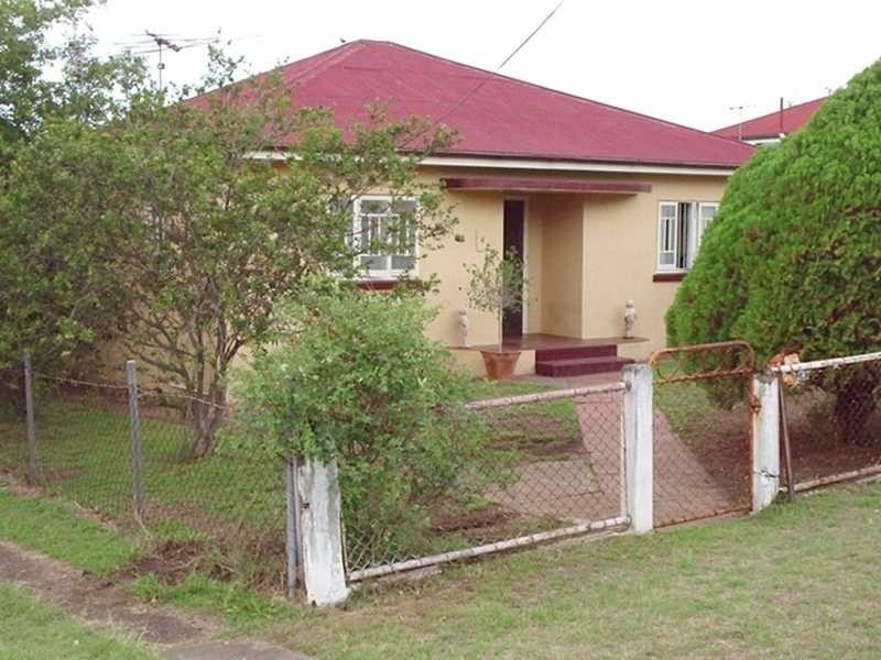 4 Thurso Street, North Booval QLD 4304
