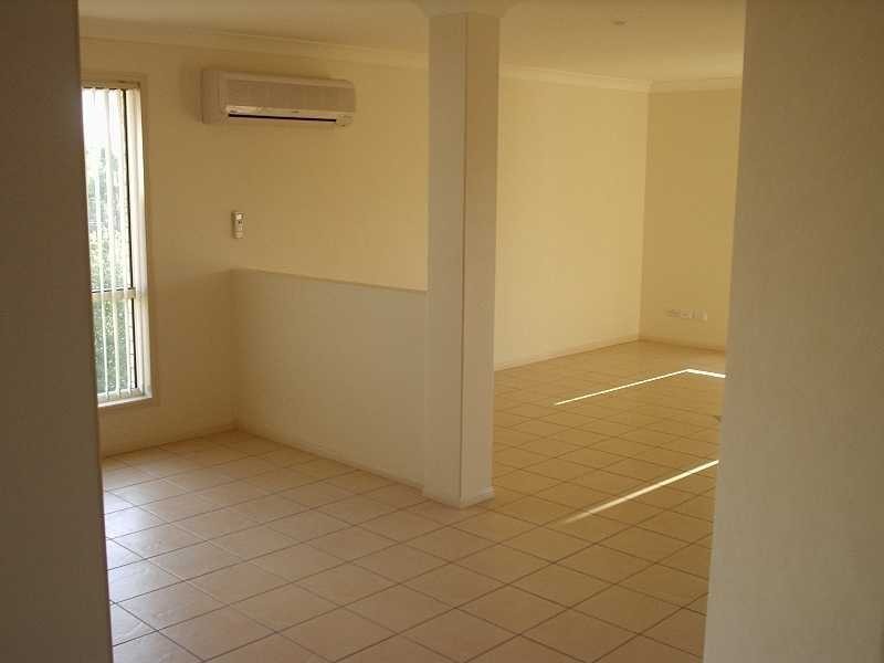 8 Oriole Close, Yamanto QLD 4305