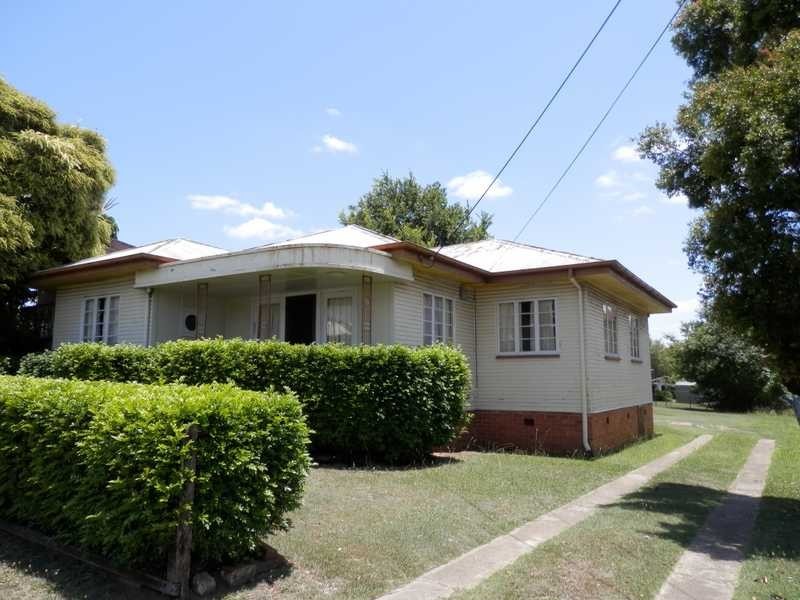 138 Brisbane Road, Booval QLD 4304