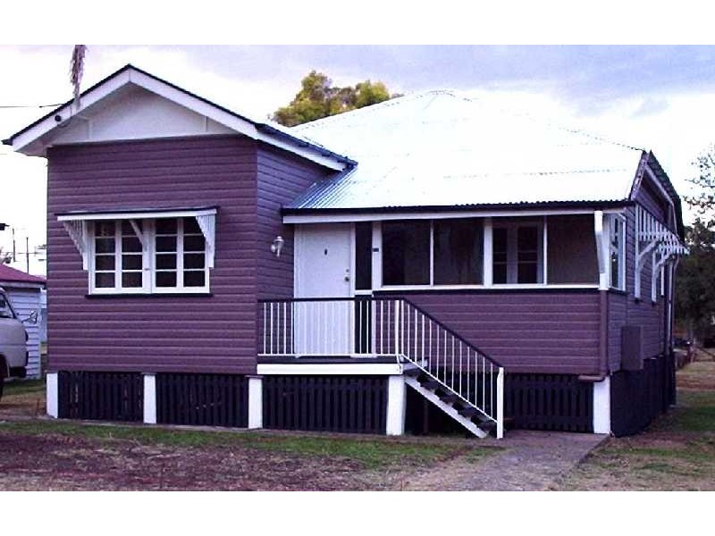 16 Clifton Street, Booval QLD 4304