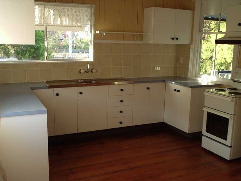 16 Clifton Street, Booval QLD 4304
