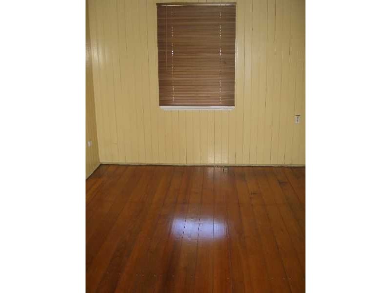 60 Blackstone Road, Silkstone QLD 4304