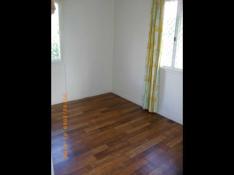 15 Phyllis Street, Eastern Heights QLD 4305