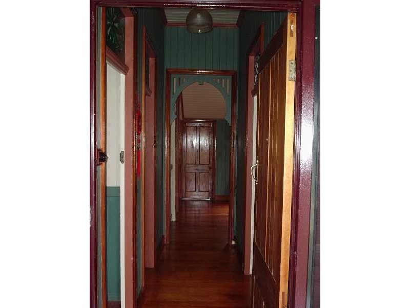 8 Barry Street, East Ipswich QLD 4305