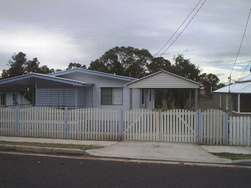 23 Denman Street, Leichhardt QLD 4305