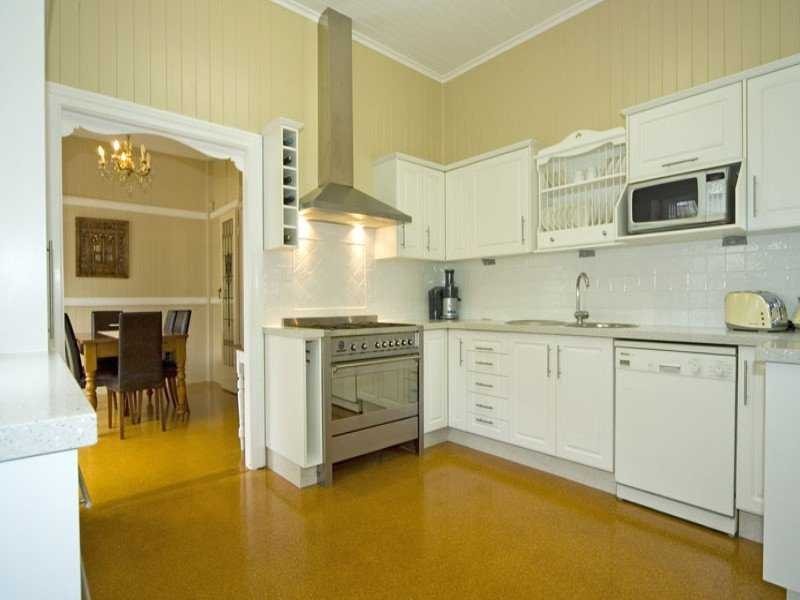 62 Glebe Road, Newtown QLD 4305