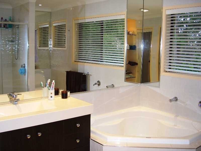 8 Oak Street, Bundamba QLD 4304