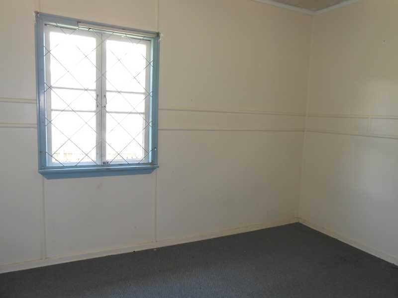 3 Auld Street, Silkstone QLD 4304